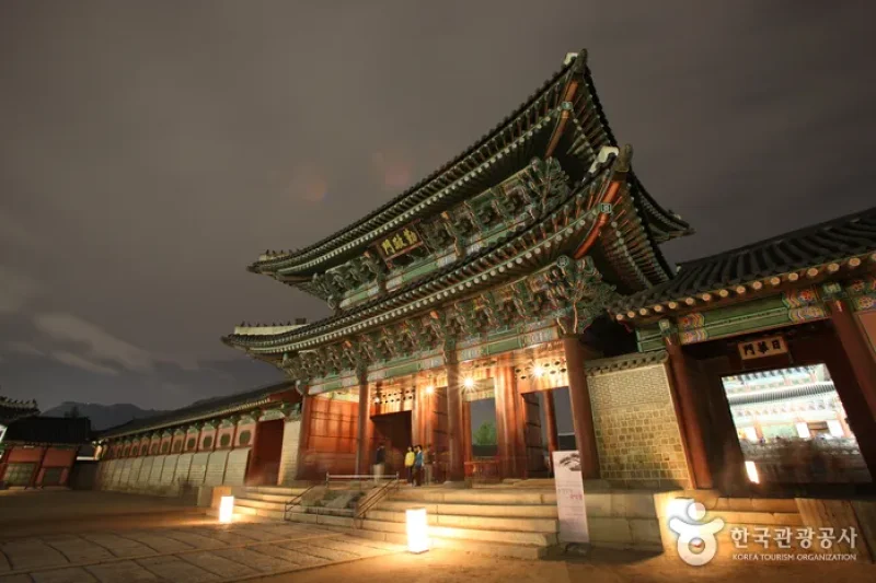 Gyeongbokgung Palace Special Evening Admission  (4/4)
