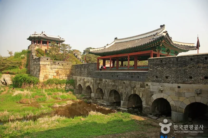 Banghwasuryujeong Pavilion  (2/5)