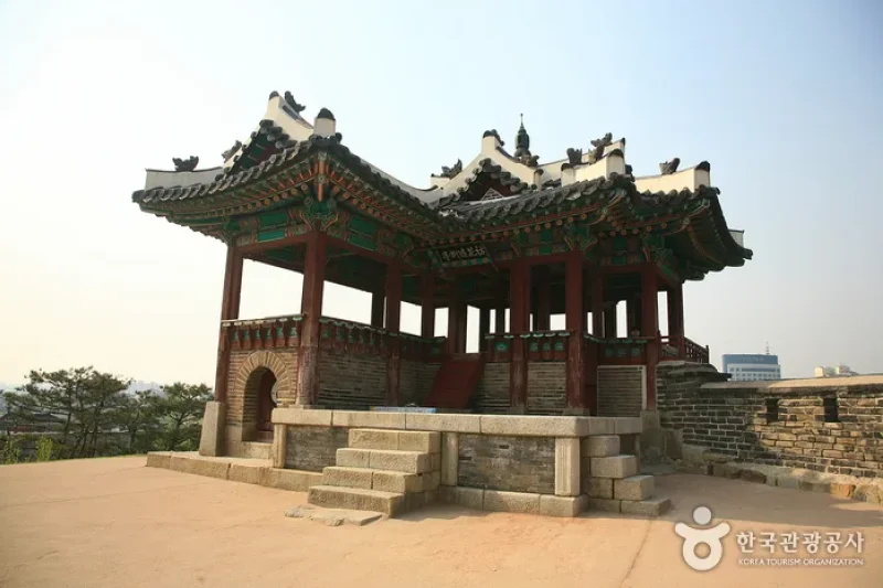 Banghwasuryujeong Pavilion  (3/5)