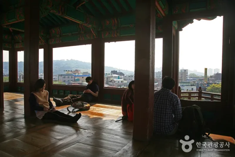 Banghwasuryujeong Pavilion  (4/5)