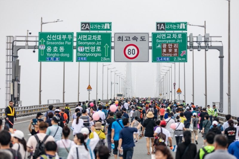 Gwangandaegyo Bridge Pedestrian Acess Event  (5/6)