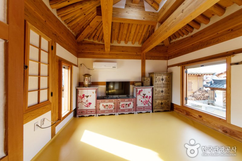 Gongju Hanok Village  (43/54)