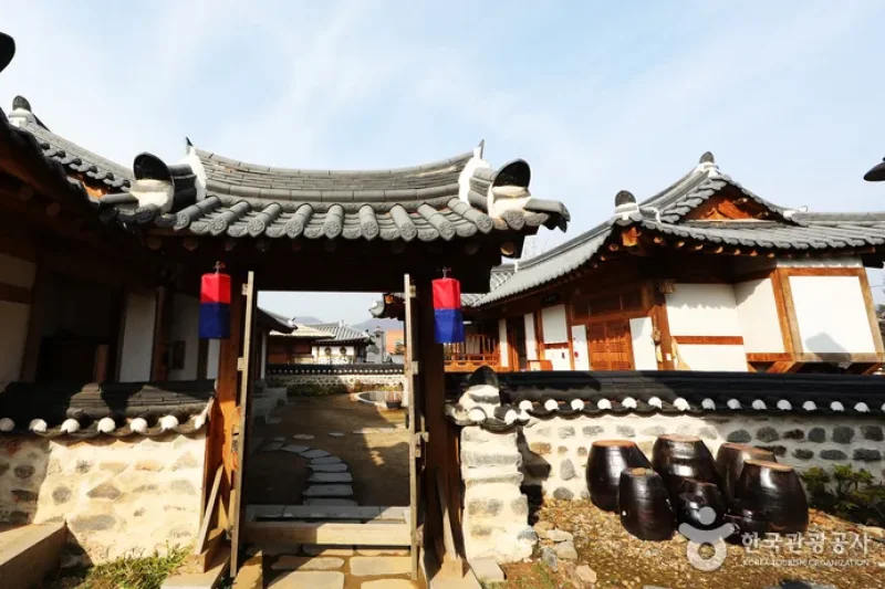 Gongju Hanok Village  (47/54)