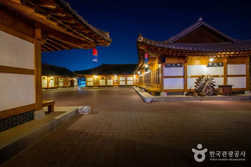Gongju Hanok Village  (48/54)