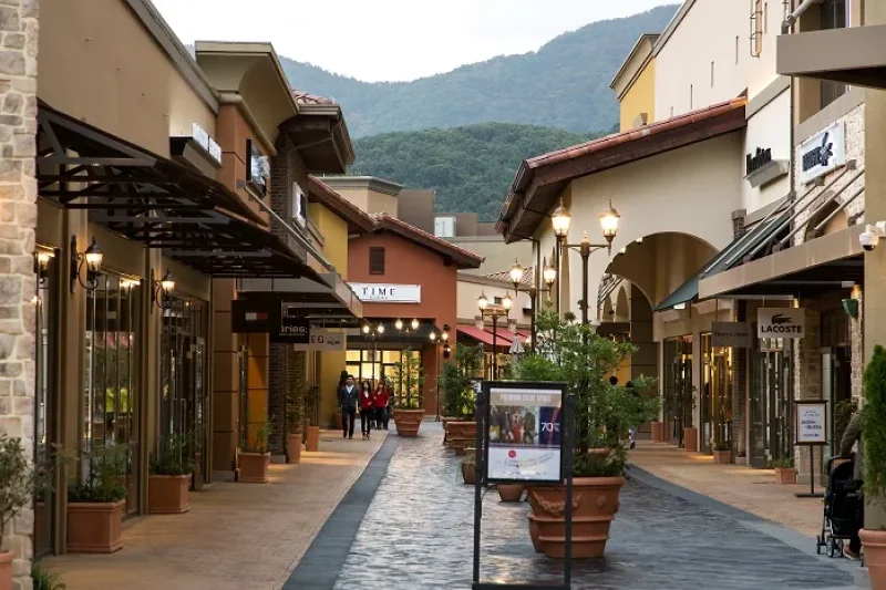 Shinsegae Premium Outlets - Busan Branch  (1/5)