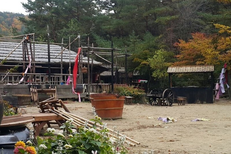 On Set - Welcome to Dongmakgol (1/6)