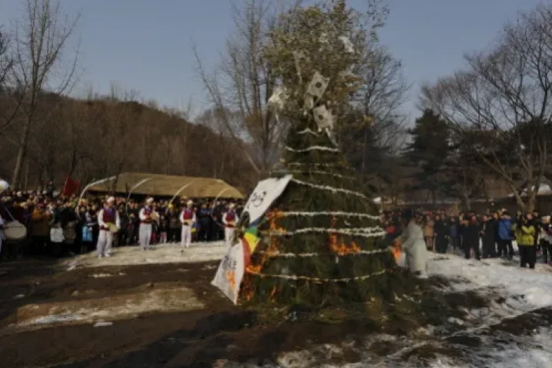Jeongwol Daeboreum Event of Korean Folk Village  (3/6)