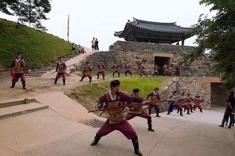 Guard-Changing Ceremony of Woongjin Castle  (1/1)