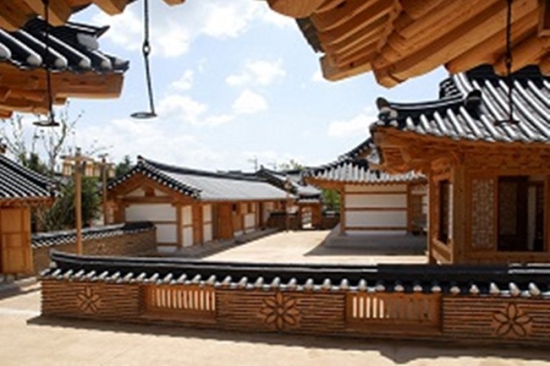 Gimhae Hanok Experience Hall (김해한옥체험관) (1/5)