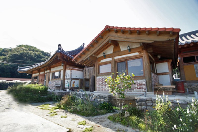Namquidang’s Hanok Story (남취당의 한옥이야기) (1/11)