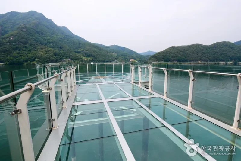 Uiamho Lake Skywalk (의암호 스카이워크) (6/7)