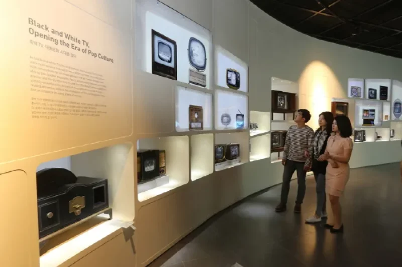 Samsung Innovation Museum  (2/4)