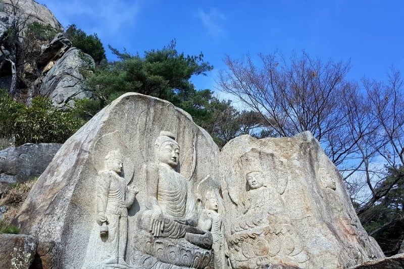 Sinseonam Hermitage Rock-carved Bodhisattva in Namsan Mountain of Gyeongju (경주 남산 신선암 마애보살반가상) (2/7)