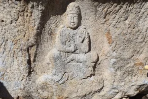 Sinseonam Hermitage Rock-carved Bodhisattva in Namsan Mountain of Gyeongju (경주 남산 신선암 마애보살반가상)