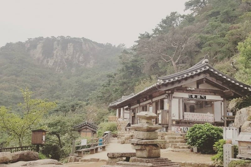 Sinseonam Hermitage Rock-carved Bodhisattva in Namsan Mountain of Gyeongju (경주 남산 신선암 마애보살반가상) (5/7)