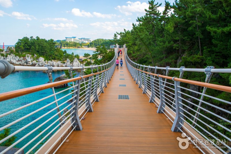 Chuam Suspension Bridge (4/10)