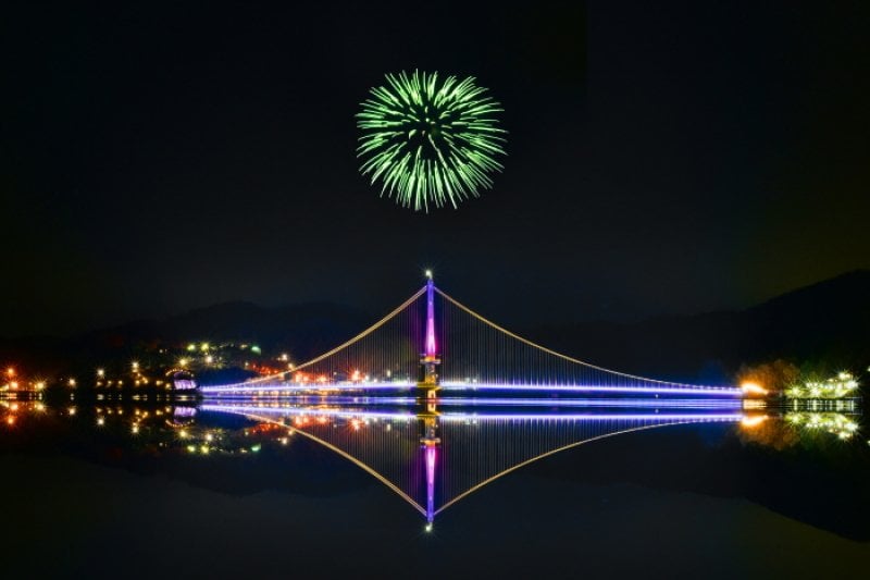 Yedangho Suspension Bridge (예당호 출렁다리) (2/11)