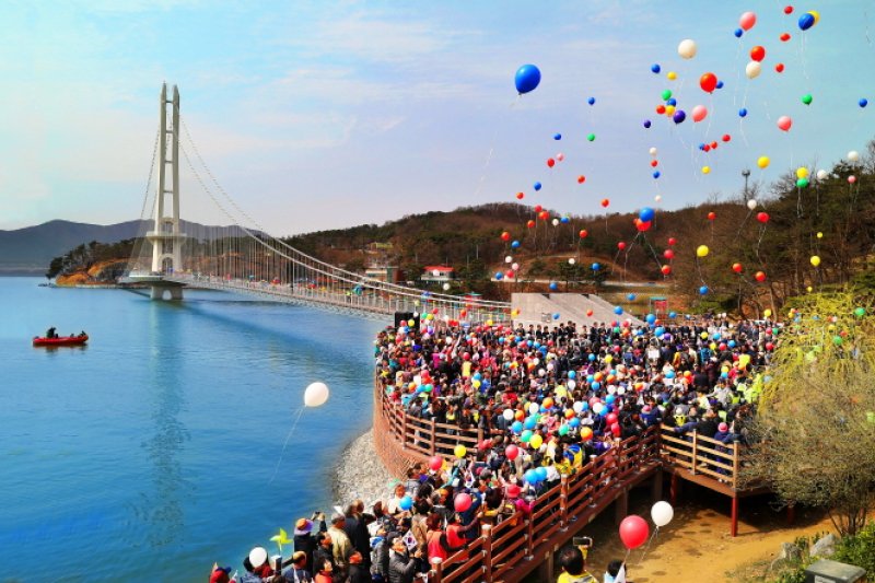 Yedangho Suspension Bridge (예당호 출렁다리) (4/11)