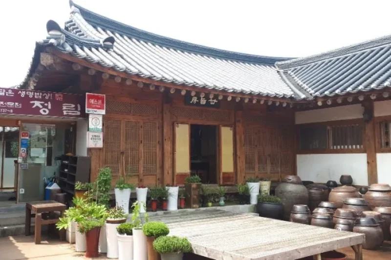 BGimhae Hanok Experience Halle[Korea Quality] / 김해한옥체험관[한국관광 품질인증/Korea Quality] (4/8)