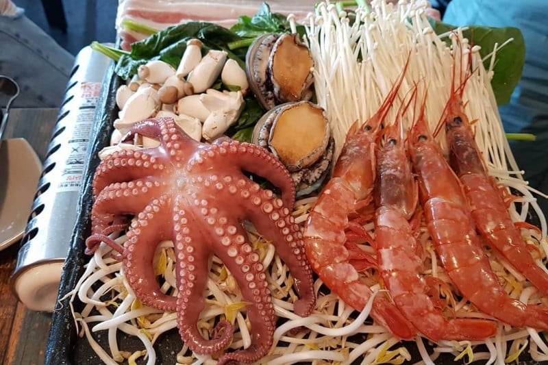 Nangman Pocha (낭만포차) (1/5)