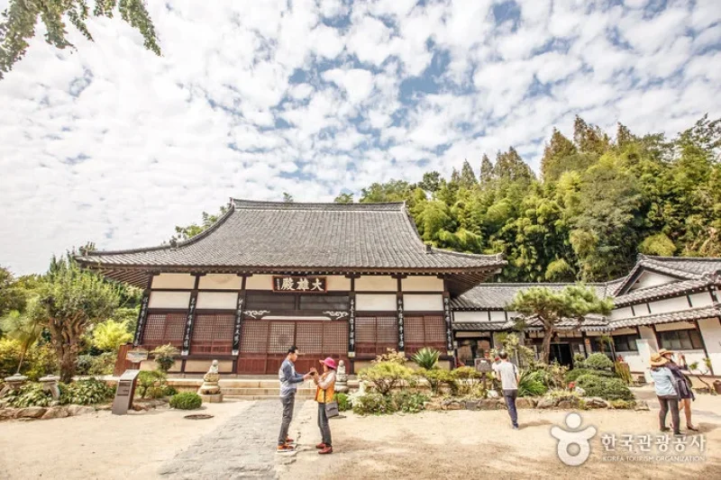 Gunsan Dongguksa Temple  (6/10)