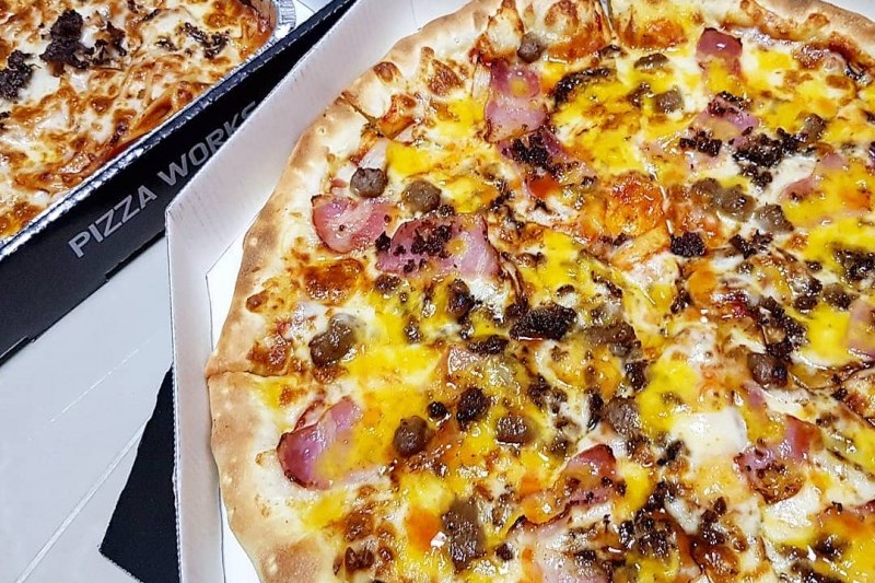 PIZZA WORKS  (3/3)