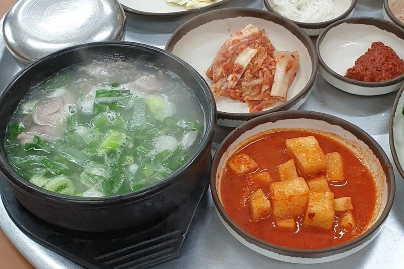 Sinmilyang Dwaejigukbap  (2/4)