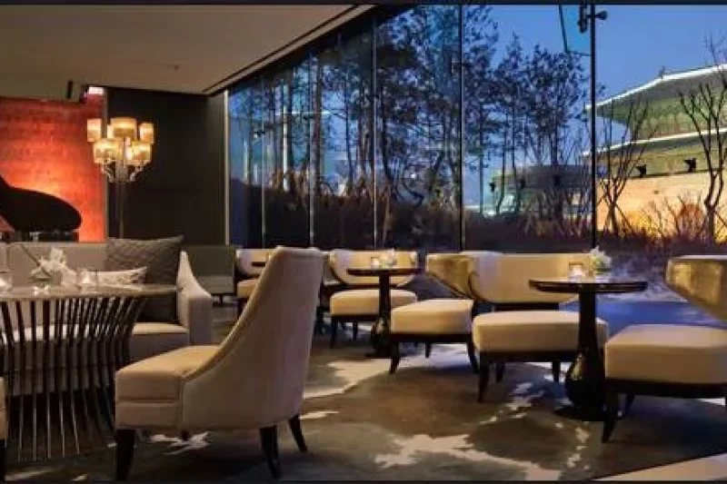 The Lounge (1/1)