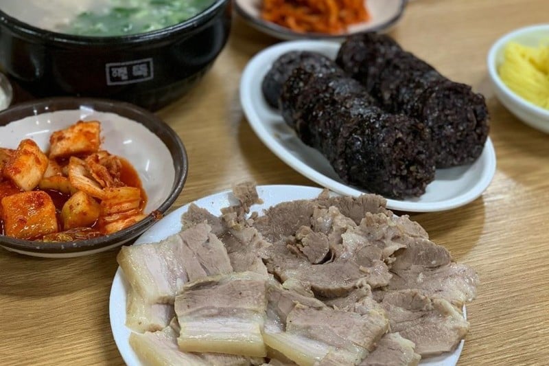 Pohang Dwaeji Gukbap (3/4)