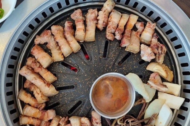 Hayeong (Offering Roasted Black Pork) (흑돼지구이집 하영) (5/11)