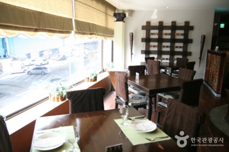 Ganga - Apgujeong Branch  (2/9)