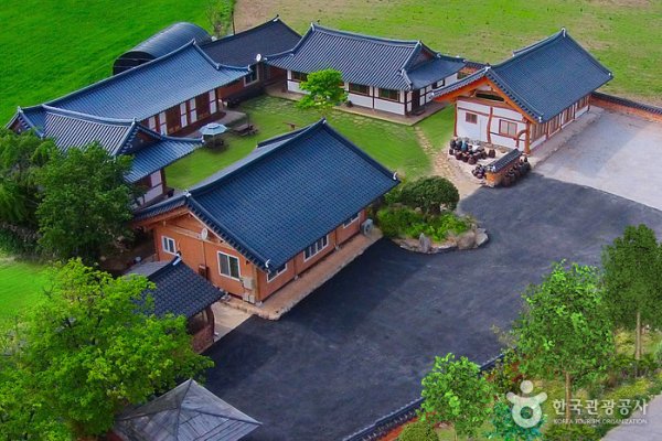 NABIdream Hanok Stay [Korea Quality] / 한옥펜션 나비의 꿈 [한국관광 품질인증/Korea Quality]