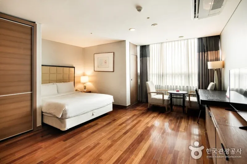 Ramada Hotel &amp; Suites by Wyndham Seoul Namdaemun [Korea Quality] / 라마다 호텔앤스위트 서울남대문 [한국관광 품질인증/Korea Quality] (3/44)