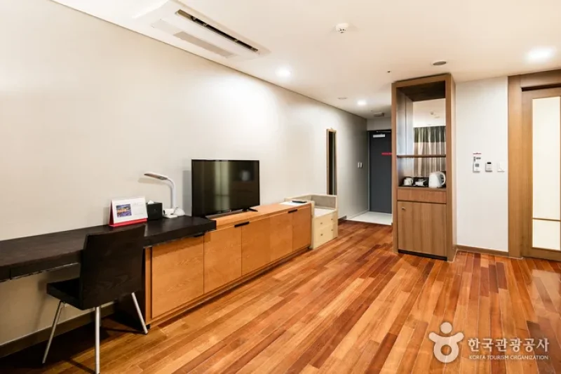 Ramada Hotel &amp; Suites by Wyndham Seoul Namdaemun [Korea Quality] / 라마다 호텔앤스위트 서울남대문 [한국관광 품질인증/Korea Quality] (4/44)