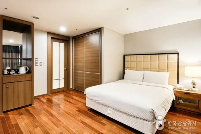 Ramada Hotel &amp; Suites by Wyndham Seoul Namdaemun [Korea Quality] / 라마다 호텔앤스위트 서울남대문 [한국관광 품질인증/Korea Quality] (5/44)
