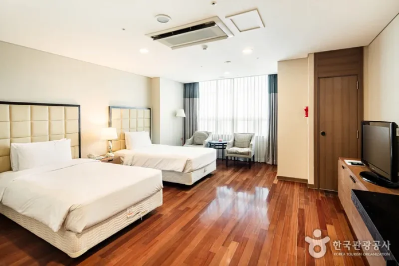 Ramada Hotel &amp; Suites by Wyndham Seoul Namdaemun [Korea Quality] / 라마다 호텔앤스위트 서울남대문 [한국관광 품질인증/Korea Quality] (9/44)