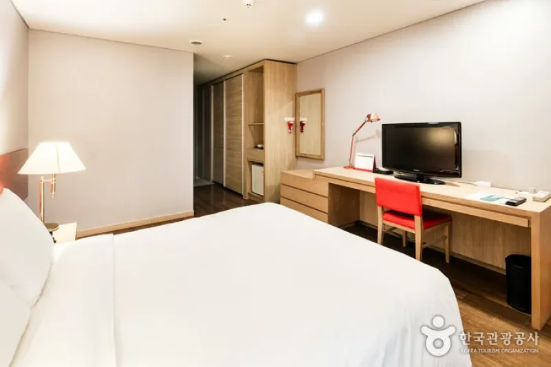 Ramada Hotel &amp; Suites by Wyndham Seoul Namdaemun [Korea Quality] / 라마다 호텔앤스위트 서울남대문 [한국관광 품질인증/Korea Quality] (12/44)
