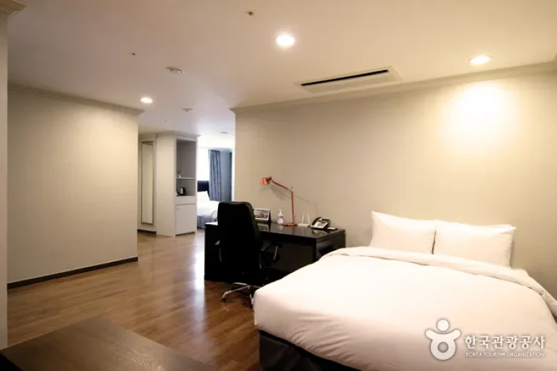 Ramada Hotel &amp; Suites by Wyndham Seoul Namdaemun [Korea Quality] / 라마다 호텔앤스위트 서울남대문 [한국관광 품질인증/Korea Quality] (27/44)
