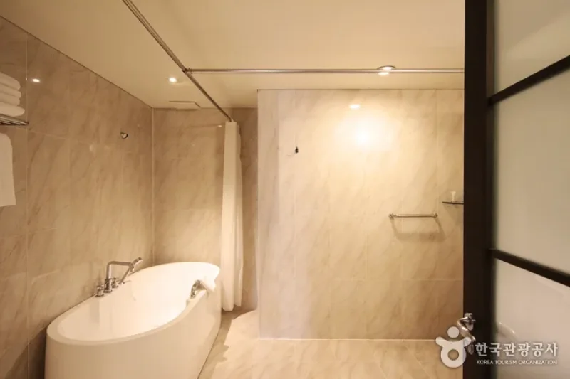 Ramada Hotel &amp; Suites by Wyndham Seoul Namdaemun [Korea Quality] / 라마다 호텔앤스위트 서울남대문 [한국관광 품질인증/Korea Quality] (30/44)