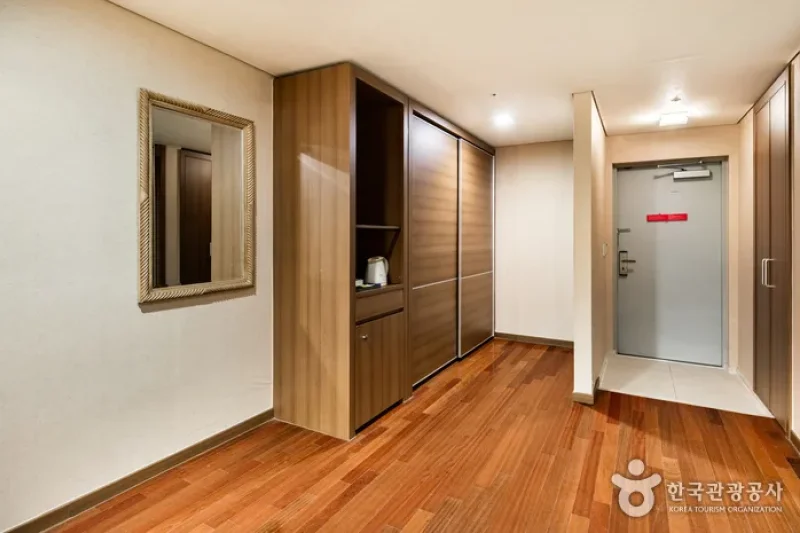 Ramada Hotel &amp; Suites by Wyndham Seoul Namdaemun [Korea Quality] / 라마다 호텔앤스위트 서울남대문 [한국관광 품질인증/Korea Quality] (33/44)