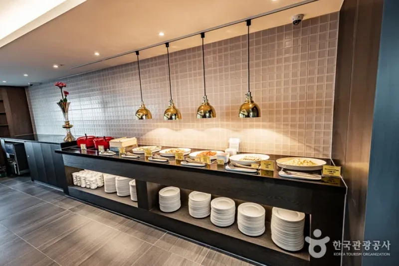 Ramada Hotel &amp; Suites by Wyndham Seoul Namdaemun [Korea Quality] / 라마다 호텔앤스위트 서울남대문 [한국관광 품질인증/Korea Quality] (42/44)
