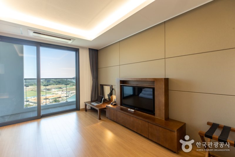 Ramada Plaza by Wyndham Yeosu [Korea Quality] / 라마다프라자 바이윈덤 여수 [한국관광 품질인증/Korea Quality] (9/49)