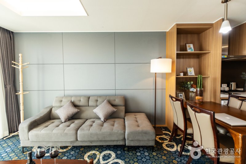 Ramada Plaza by Wyndham Yeosu [Korea Quality] / 라마다프라자 바이윈덤 여수 [한국관광 품질인증/Korea Quality] (21/49)