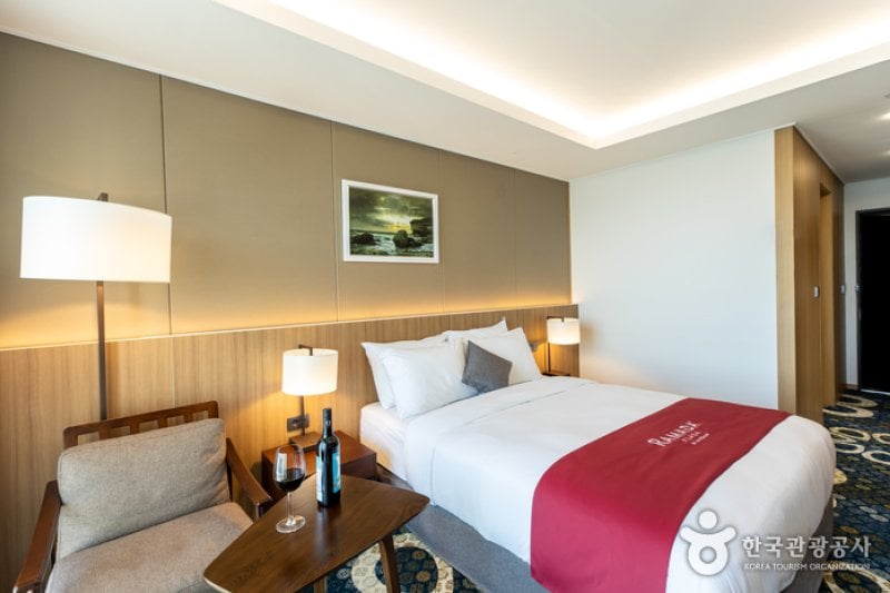 Ramada Plaza by Wyndham Yeosu [Korea Quality] / 라마다프라자 바이윈덤 여수 [한국관광 품질인증/Korea Quality] (33/49)