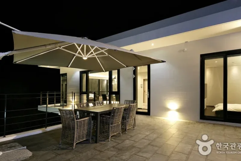 Be, Bridge Pool Villa Resort  (7/60)