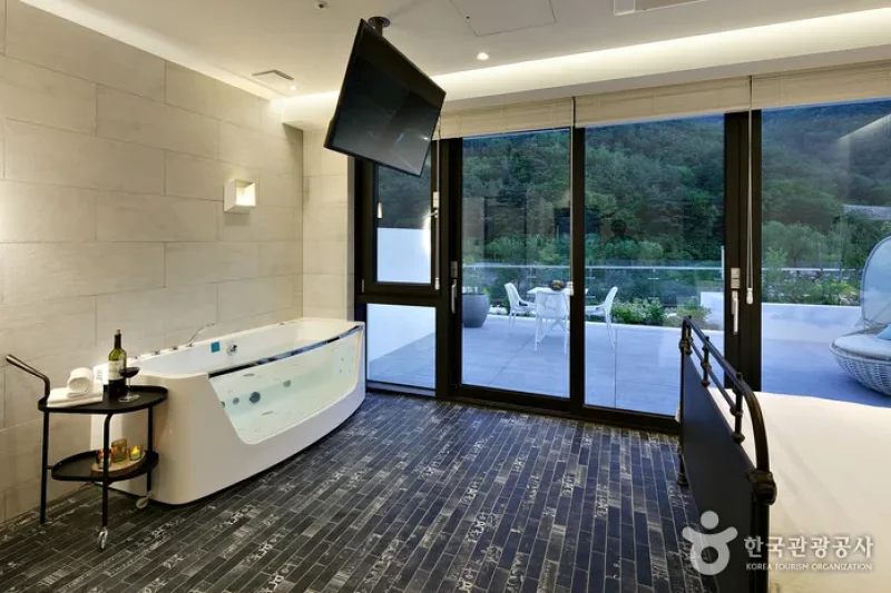 Be, Bridge Pool Villa Resort  (44/60)