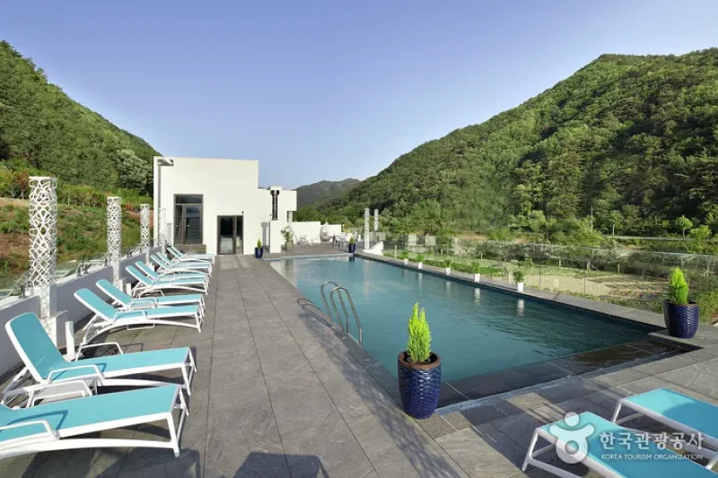 Be, Bridge Pool Villa Resort  (56/60)