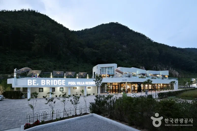Be, Bridge Pool Villa Resort  (60/60)