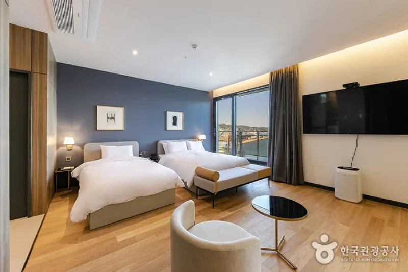 Brown Dot Hotel  (5/30)