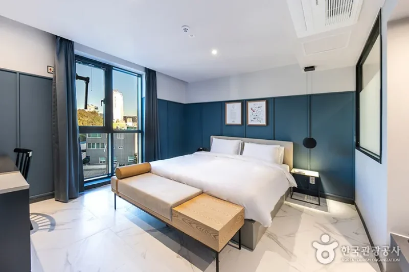 Brown Dot Hotel  (8/30)